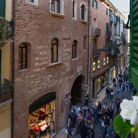Domus - Incantevole Residenza Difronte A Casa Giulietta *