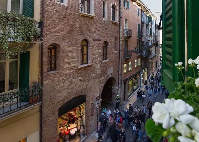 Domus - Incantevole Residenza Difronte A Casa Giulietta *