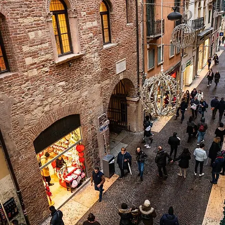 Domus - Incantevole Residenza Difronte A Casa Giulietta *