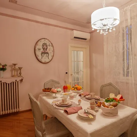 Apartment Domus - Incantevole Residenza Difronte A Casa Giulietta Verona